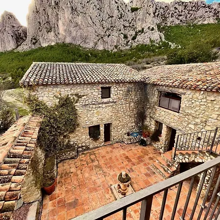 Torre De Arriba Guest house Benimantell